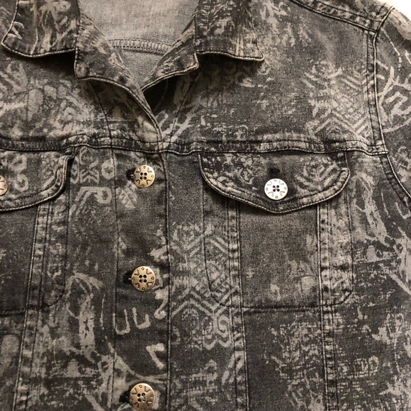Chico’s Abstract Tribal Grunge Western Patterned Black Gray Denim Jean Jacket 1 - Picture 5 of 11